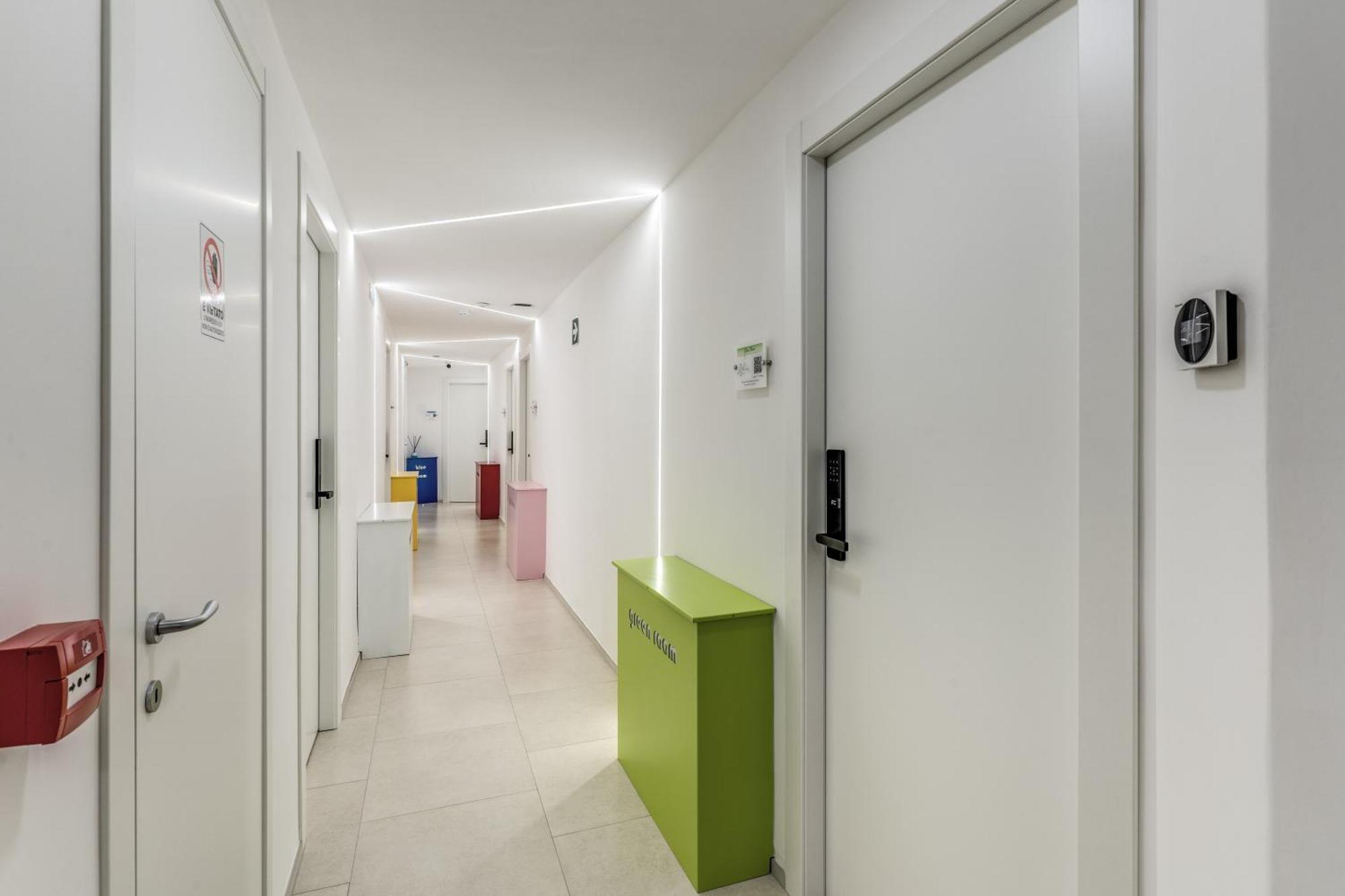 National Square Napoli Hotel ภายนอก รูปภาพ