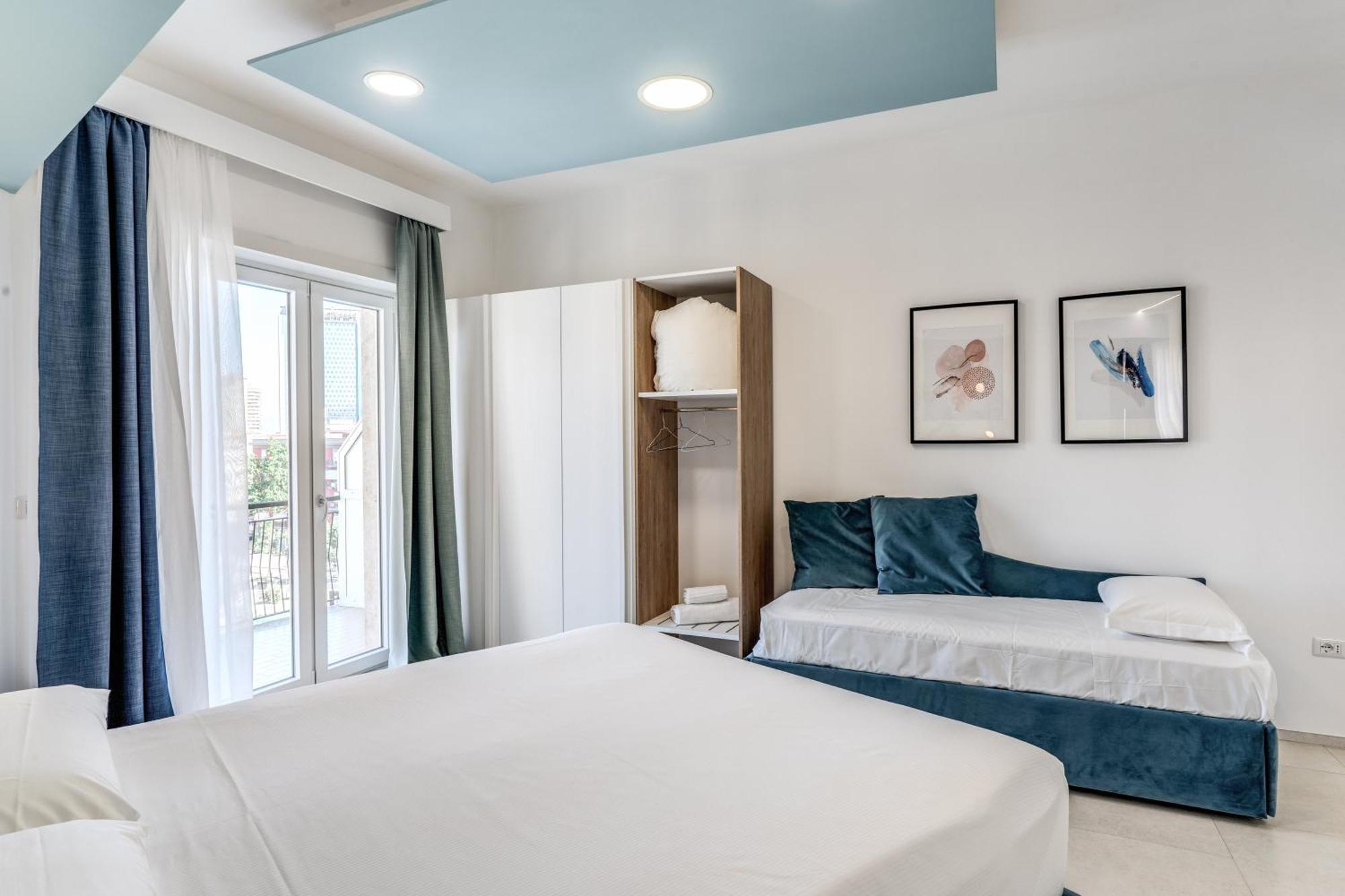 National Square Napoli Hotel ภายนอก รูปภาพ