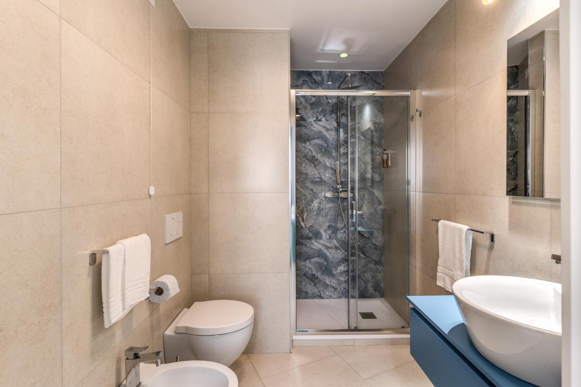 National Square Napoli Hotel ภายนอก รูปภาพ