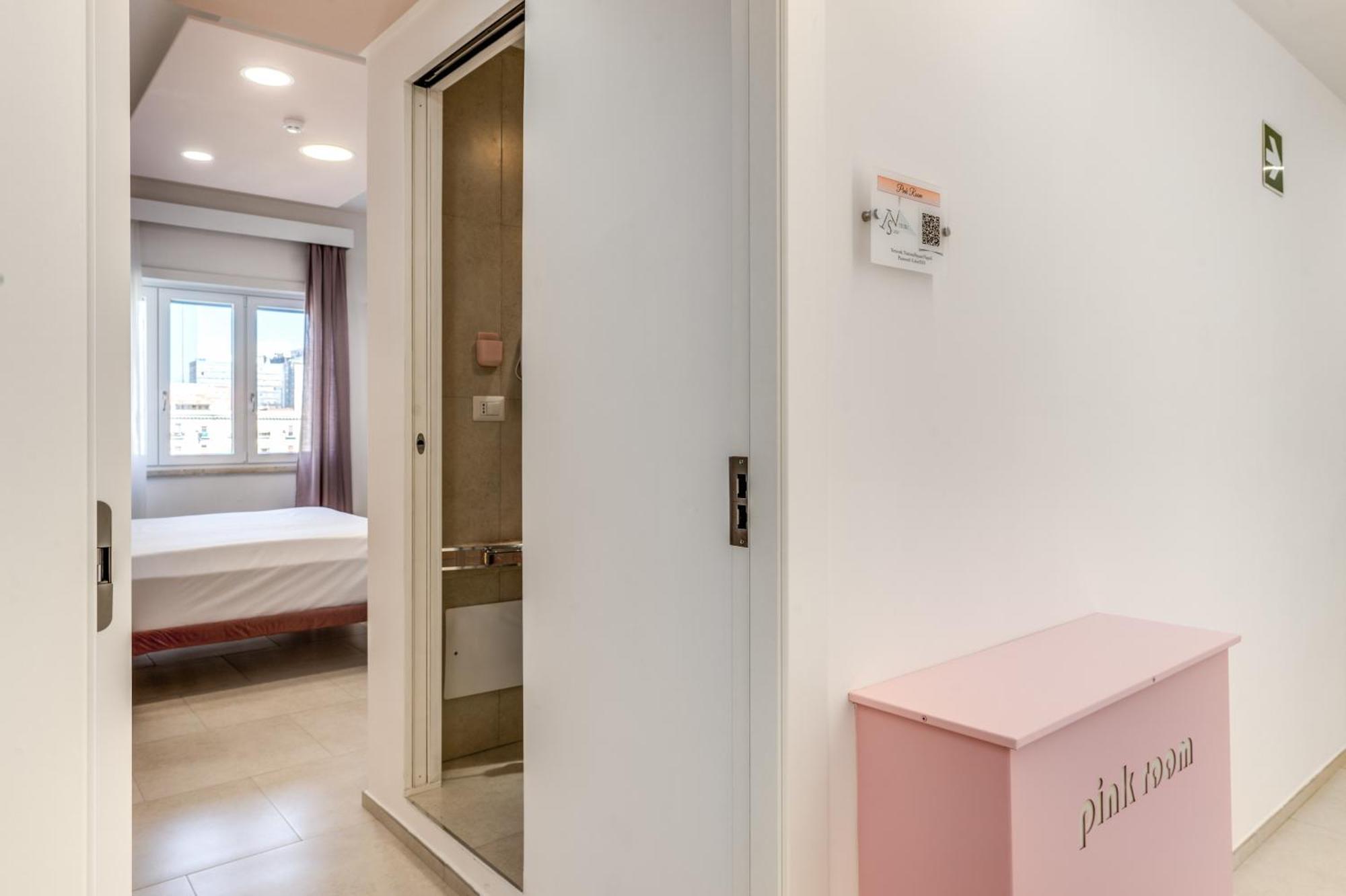National Square Napoli Hotel ภายนอก รูปภาพ