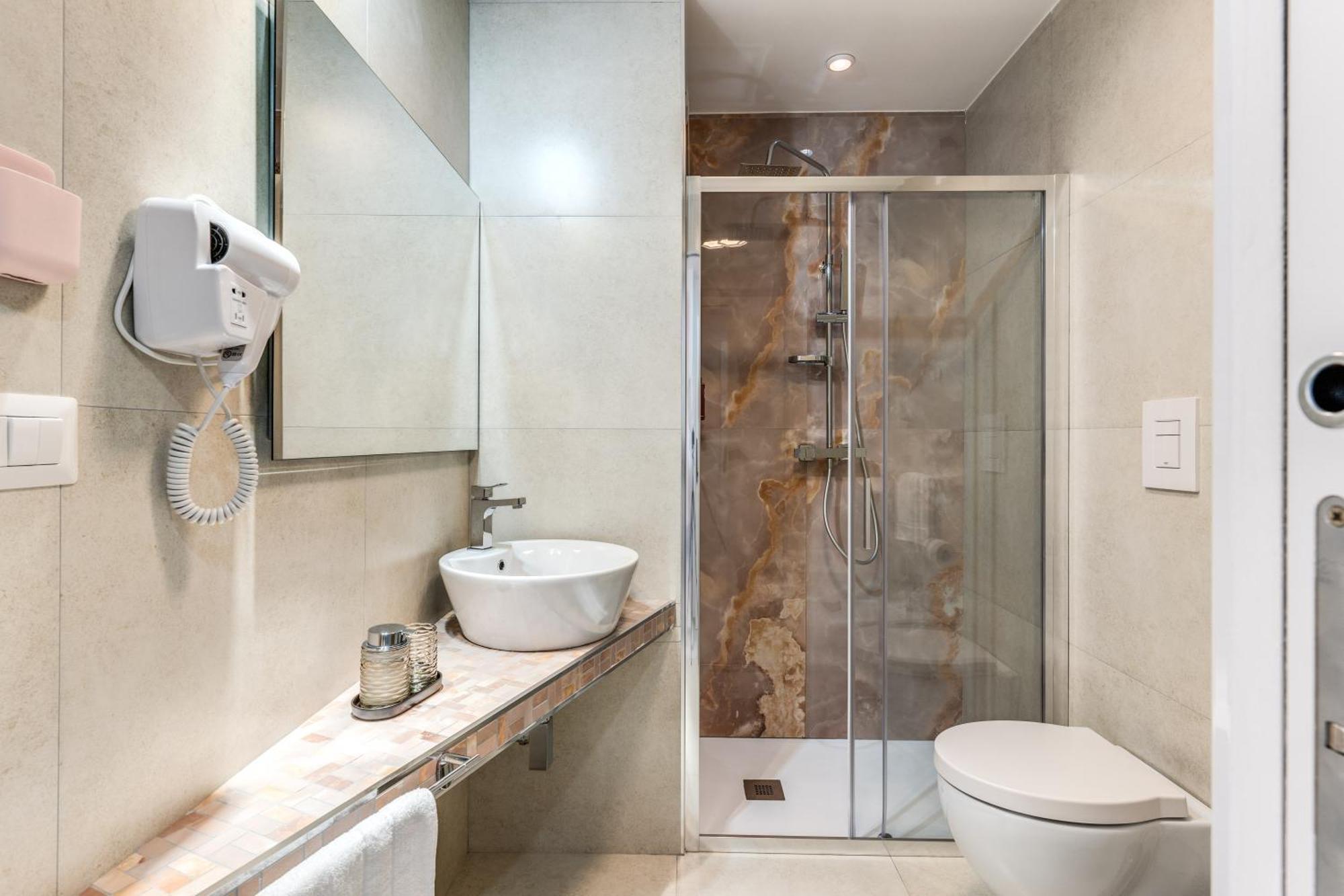 National Square Napoli Hotel ภายนอก รูปภาพ